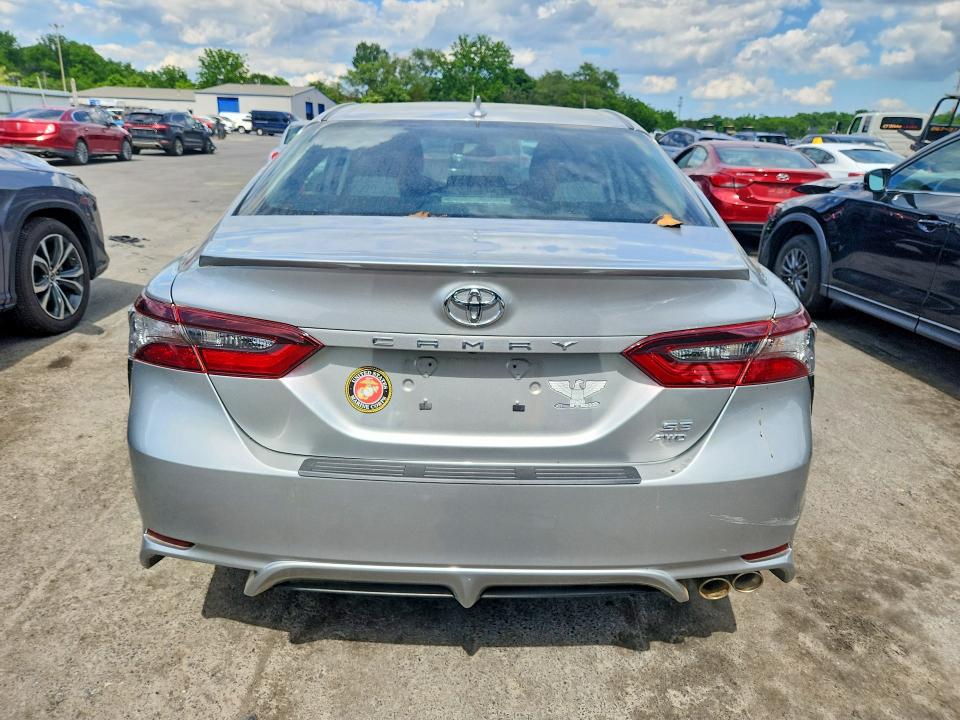 55318696 :رقم المزاد ، 4T1T11BK3NU061207 vin ، 2022 Toyota Camry مزاد بيع