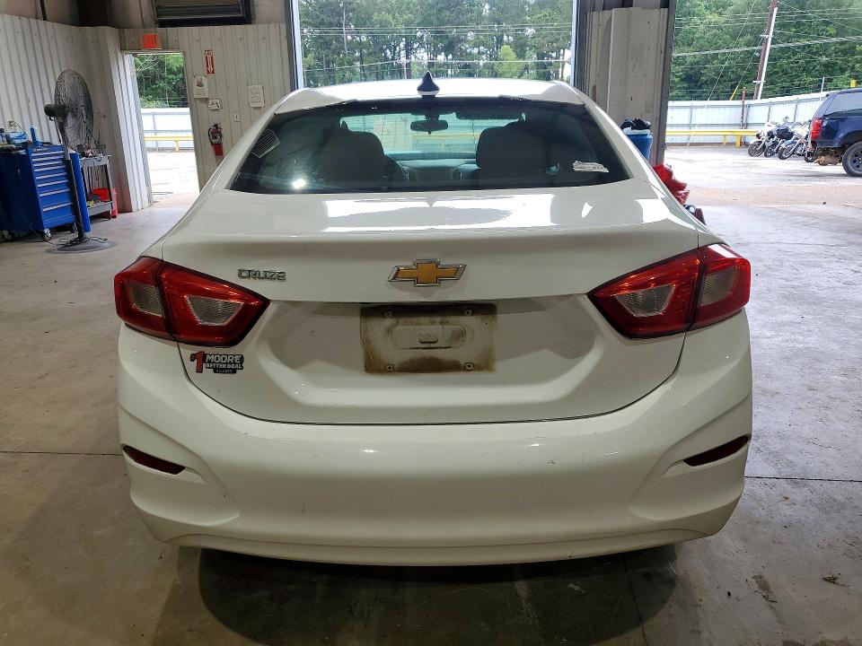 56719046 :رقم المزاد ، 1G1BC5SM8J7211638 vin ، 2018 Chevrolet Cruze مزاد بيع