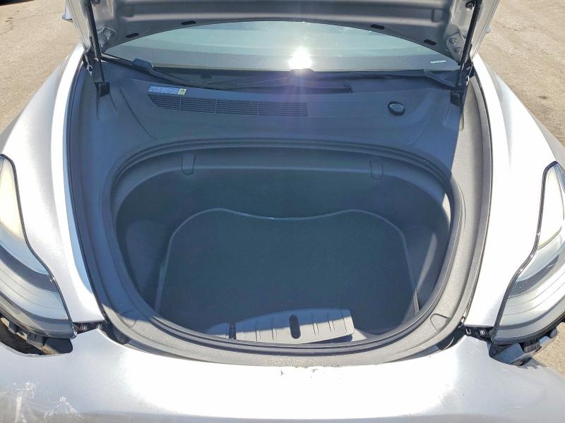 58645076 :رقم المزاد ، 5YJ3E1EA2JF044087 vin ، 2018 Tesla Model 3 مزاد بيع