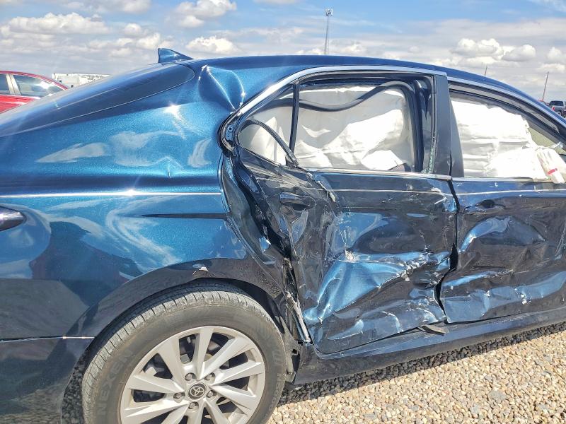 57476526 :رقم المزاد ، 4T1C11AK4MU466654 vin ، 2021 Toyota Camry مزاد بيع