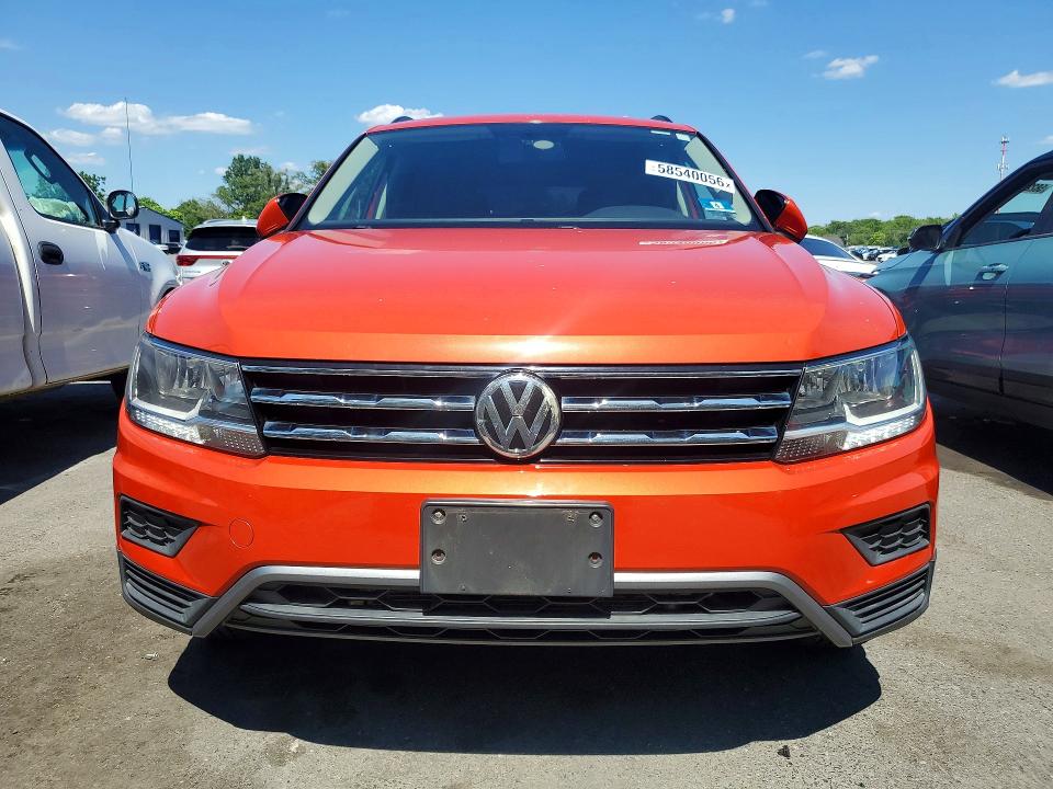 Продажа на аукционе авто 2018 Volkswagen Tiguan, vin: 3VV3B7AX2JM213768, номер лота: 58540056