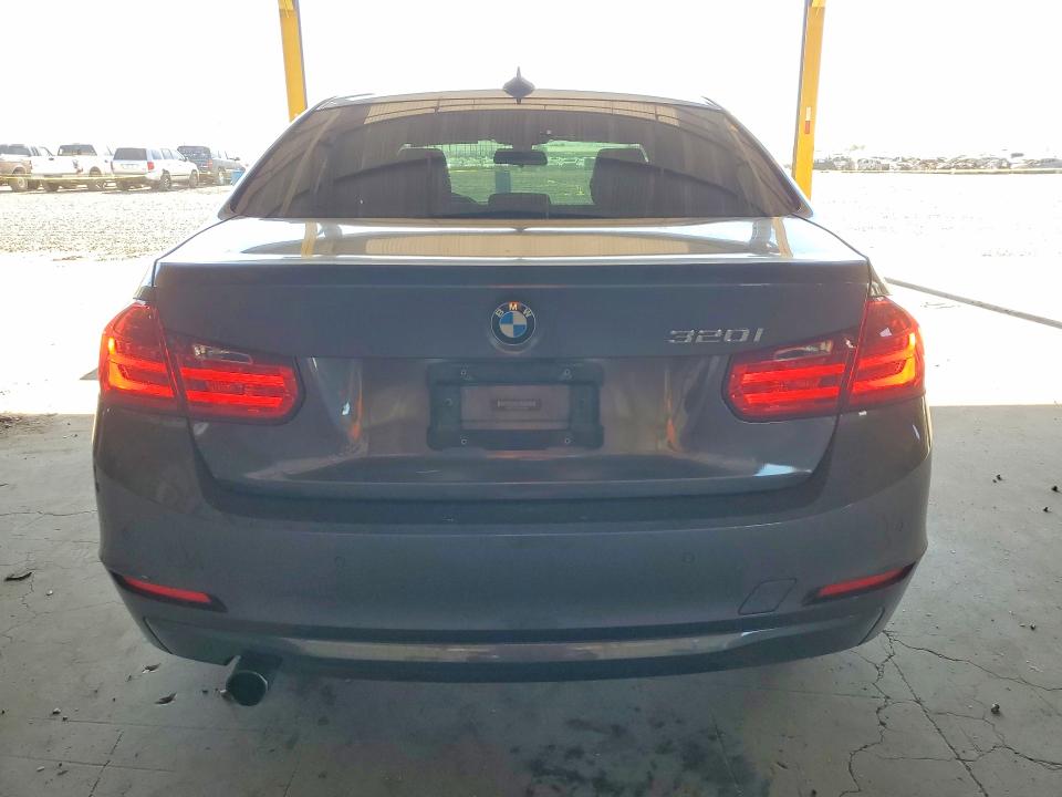 2015 Bmw 320 მანქანა იყიდება აუქციონზე, vin: WBA3B1C50FP831838, აუქციონის ნომერი: 85626015