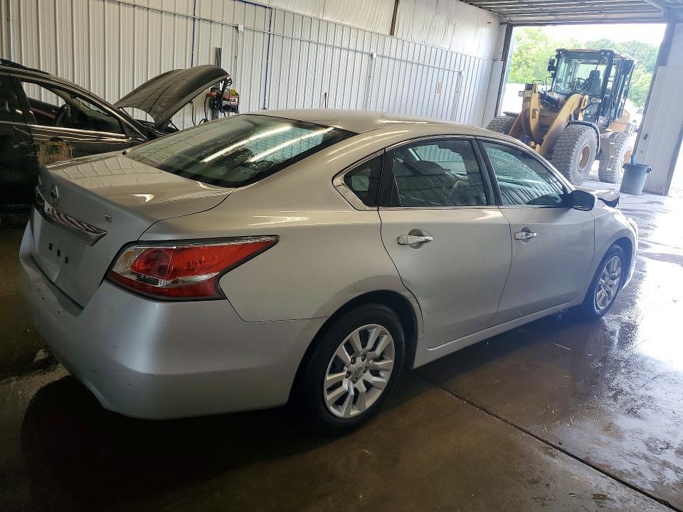 2015 Nissan Altima მანქანა იყიდება აუქციონზე, vin: 1N4AL3AP5FC470496, აუქციონის ნომერი: 55986086