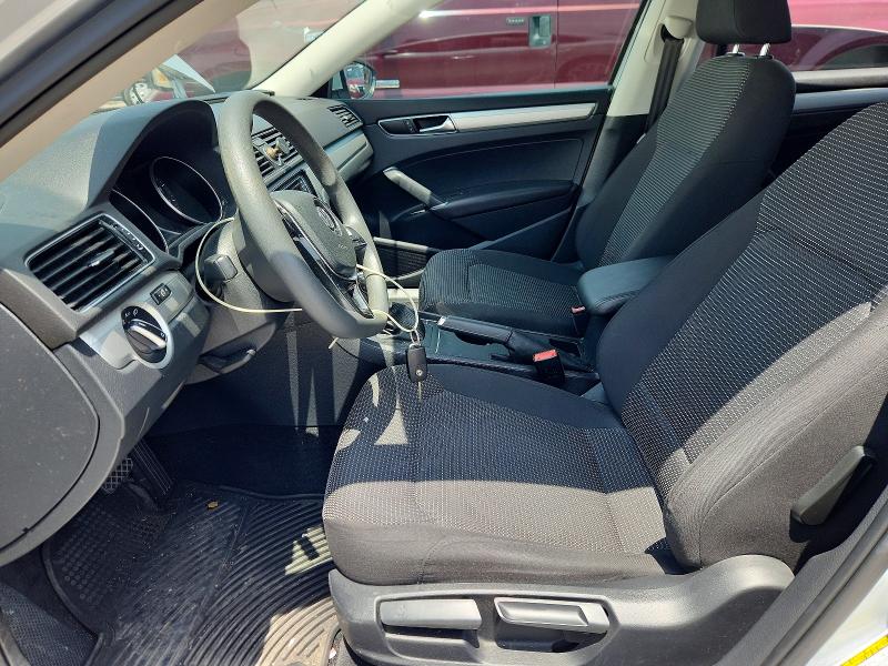 58522576 :رقم المزاد ، 1VWAT7A30HC029504 vin ، 2017 Volkswagen Passat مزاد بيع