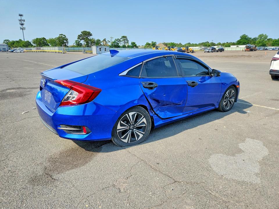 58965956 :رقم المزاد ، JHMFC1F72JX037733 vin ، 2018 Honda Civic مزاد بيع
