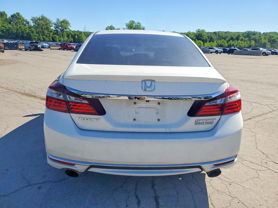 57113996 :رقم المزاد ، 1HGCR2F1XHA197958 vin ، 2017 Honda Accord مزاد بيع