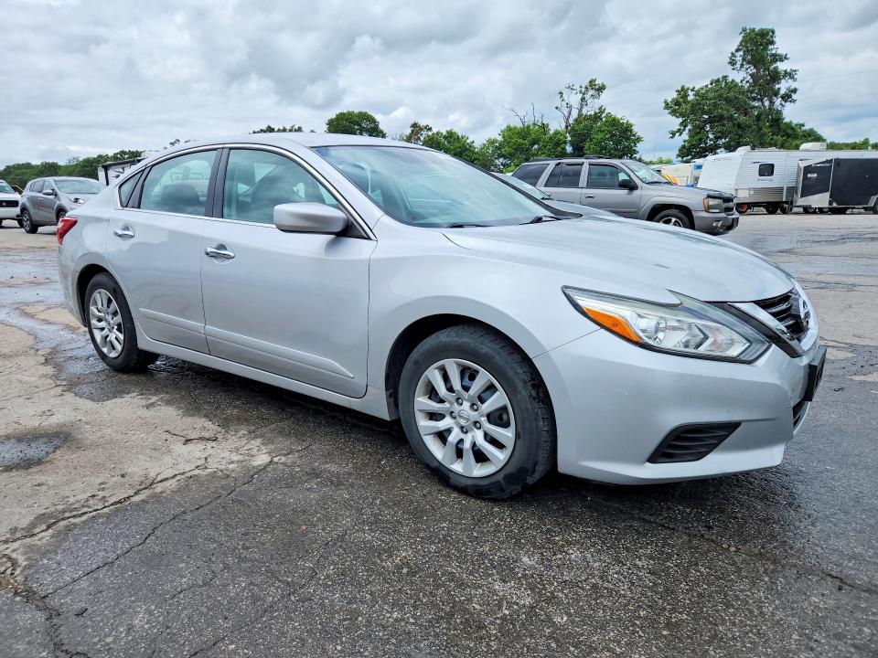 2017 Nissan Altima მანქანა იყიდება აუქციონზე, vin: 1N4AL3AP2HN343597, აუქციონის ნომერი: 55916066