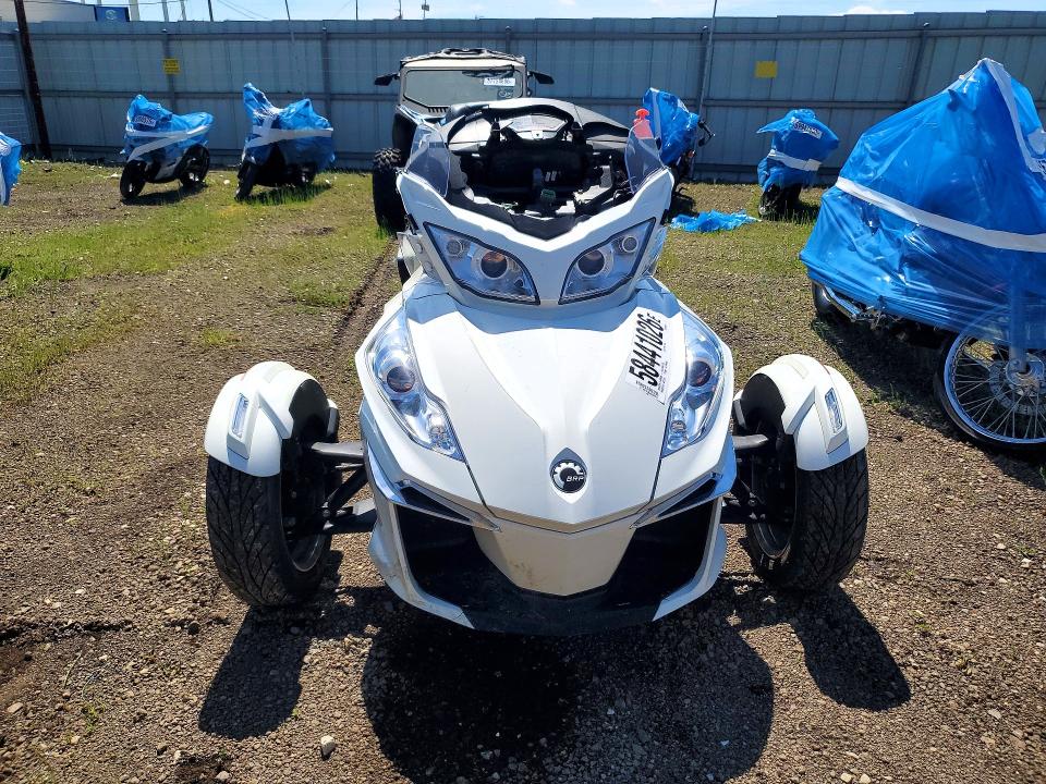 58441026 :رقم المزاد ، 2BXNBDD18EV002674 vin ، 2014 Can-am Spyder Roadster مزاد بيع