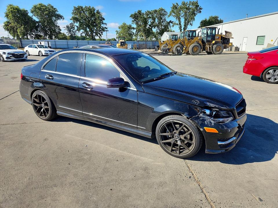 56471646 :رقم المزاد ، WDDGF4HBXEA902687 vin ، 2014 Mercedes-benz C مزاد بيع
