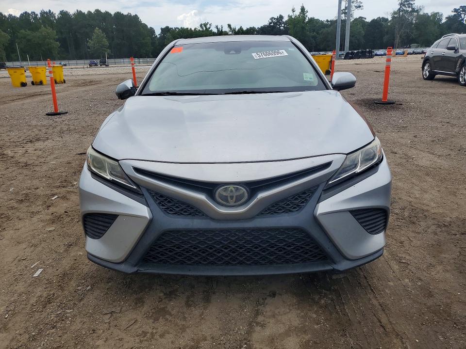 Продаж на аукціоні авто 2018 Toyota Camry, vin: 4T1B11HK9JU015345, номер лоту: 57606996
