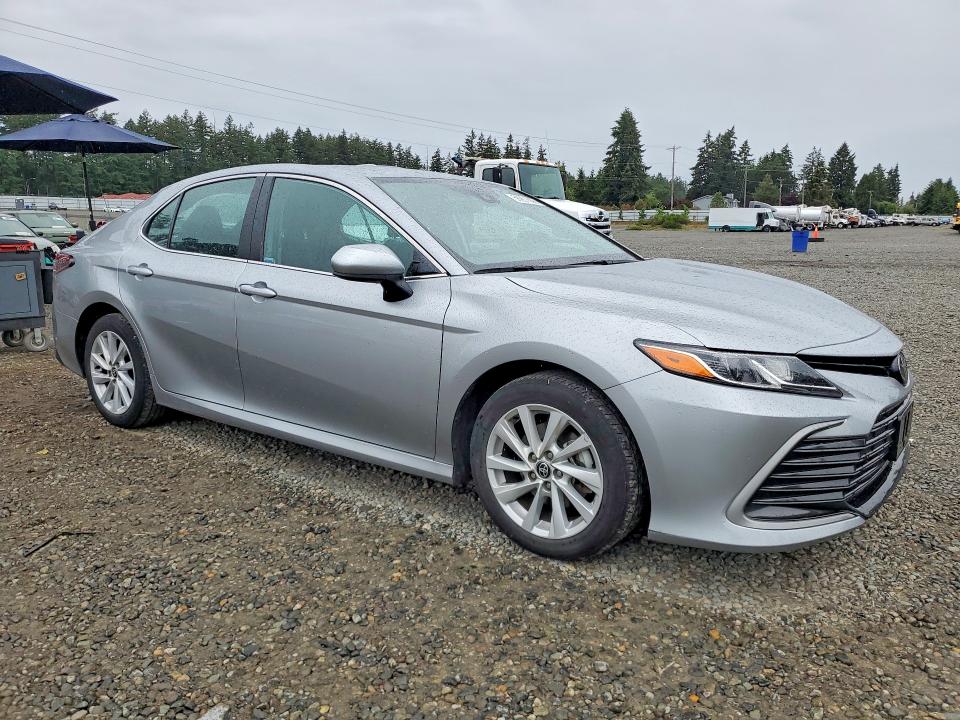 56901506 :رقم المزاد ، 4T1C11AK7NU636720 vin ، 2022 Toyota Camry مزاد بيع
