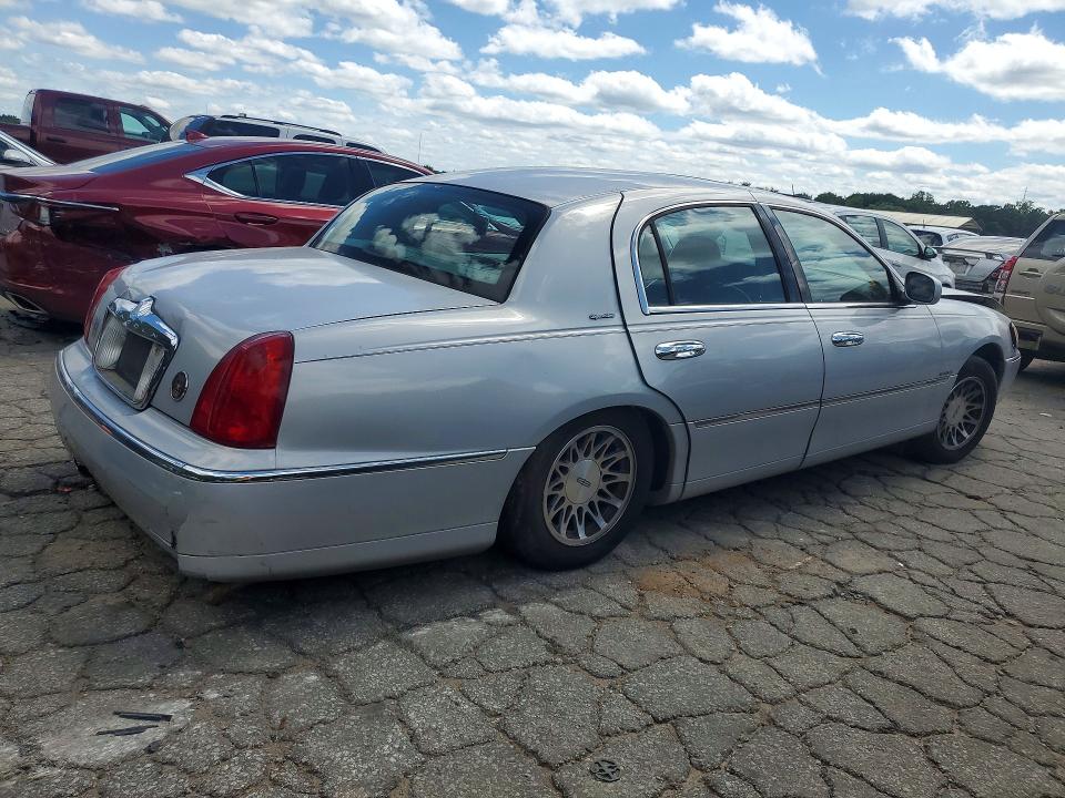 Aukcja sprzedaży 2001 Lincoln Town Car, vin: 1LNHM82WX1Y728687, numer aukcji: 58108656