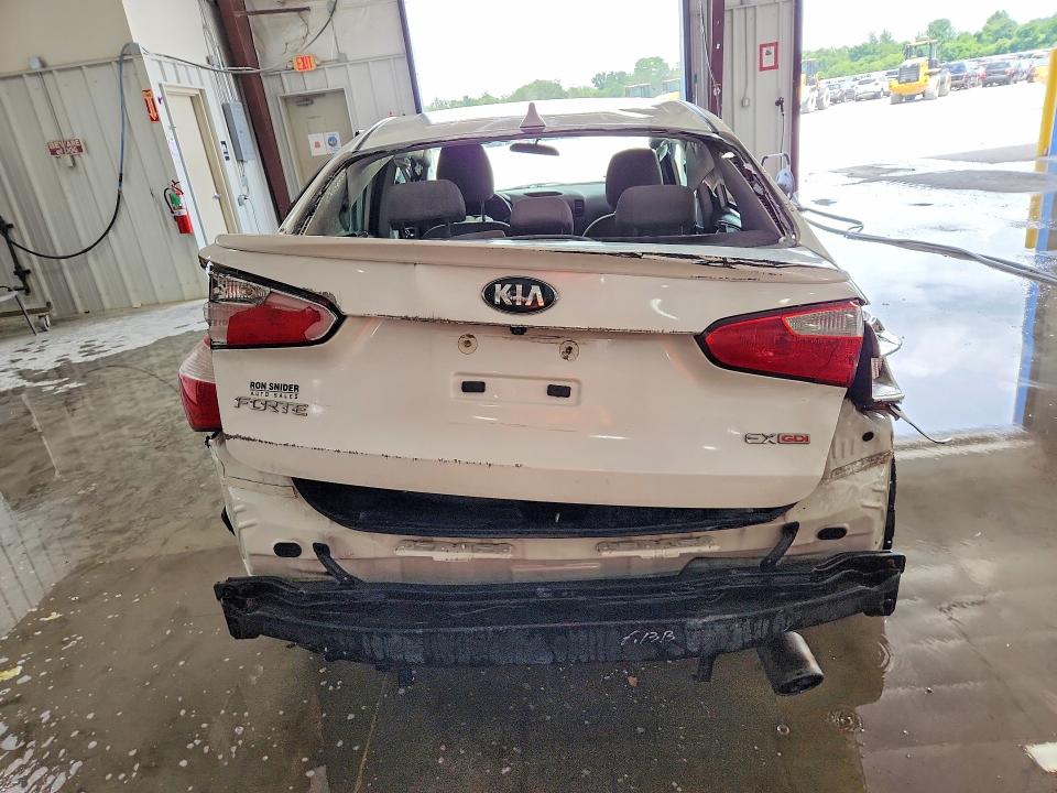 2015 Kia Forte მანქანა იყიდება აუქციონზე, vin: KNAFX4A87F5291512, აუქციონის ნომერი: 55929656