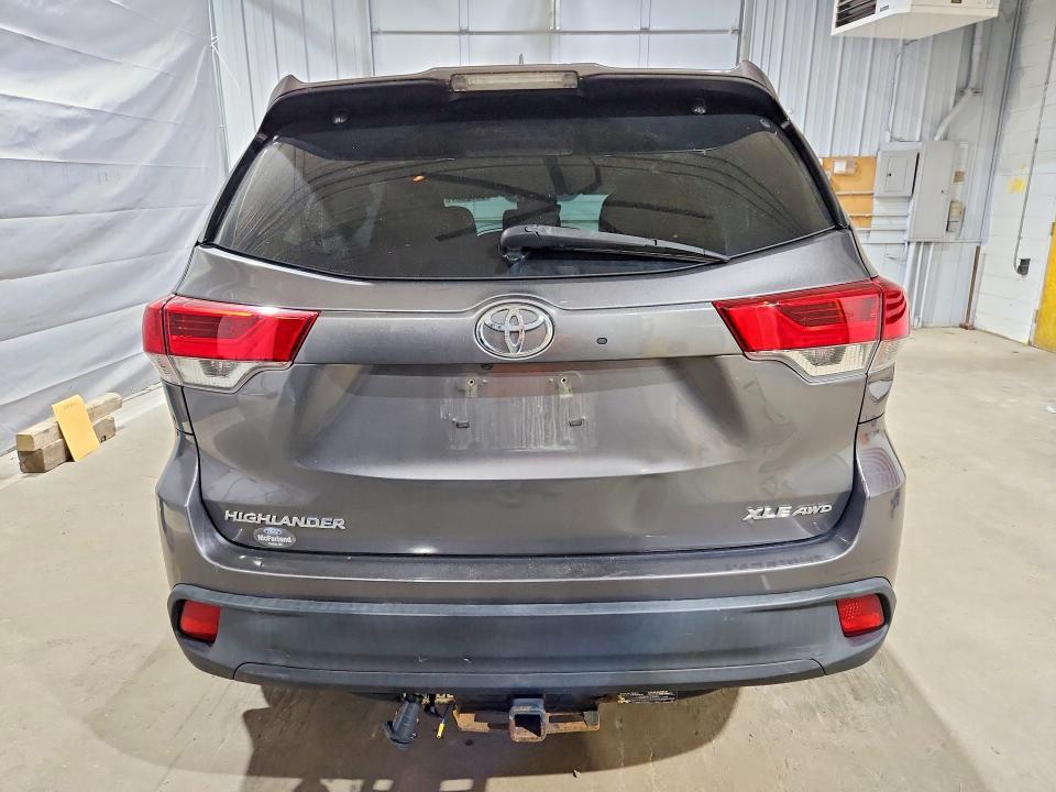 Продаж на аукціоні авто 2018 Toyota Highlander, vin: 5TDJZRFH8JS562206, номер лоту: 56228676