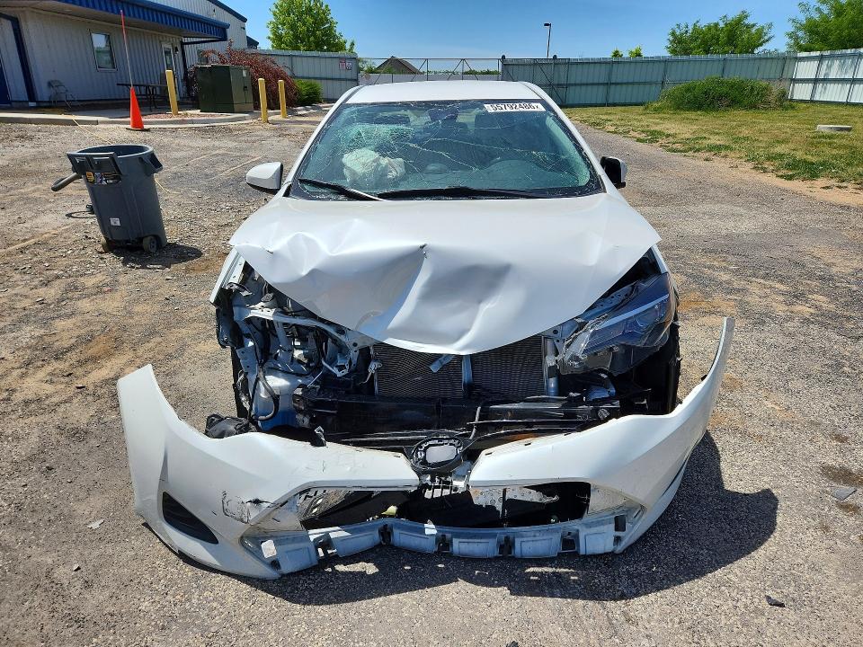 55792486 :رقم المزاد ، 5YFBPRHE1HP731160 vin ، 2017 Toyota Corolla مزاد بيع