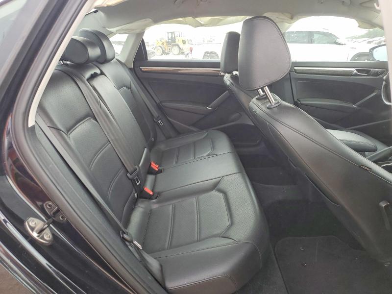 57713366 :رقم المزاد ، 1VWBT7A33HC015536 vin ، 2017 Volkswagen Passat مزاد بيع