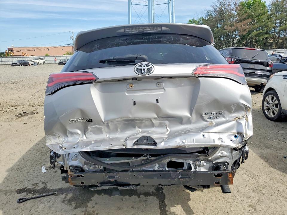 56091976 :رقم المزاد ، JTMDFREV5JD239269 vin ، 2018 Toyota Rav4 مزاد بيع