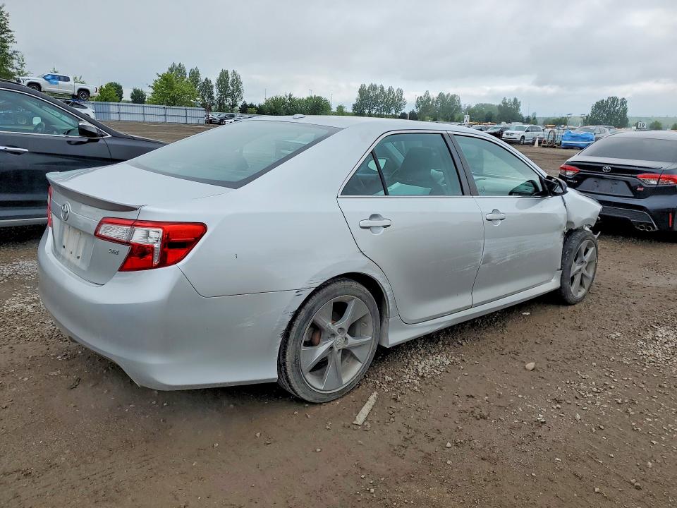 58941866 :رقم المزاد ، 4T1BK1FKXEU025033 vin ، 2014 Toyota Camry مزاد بيع