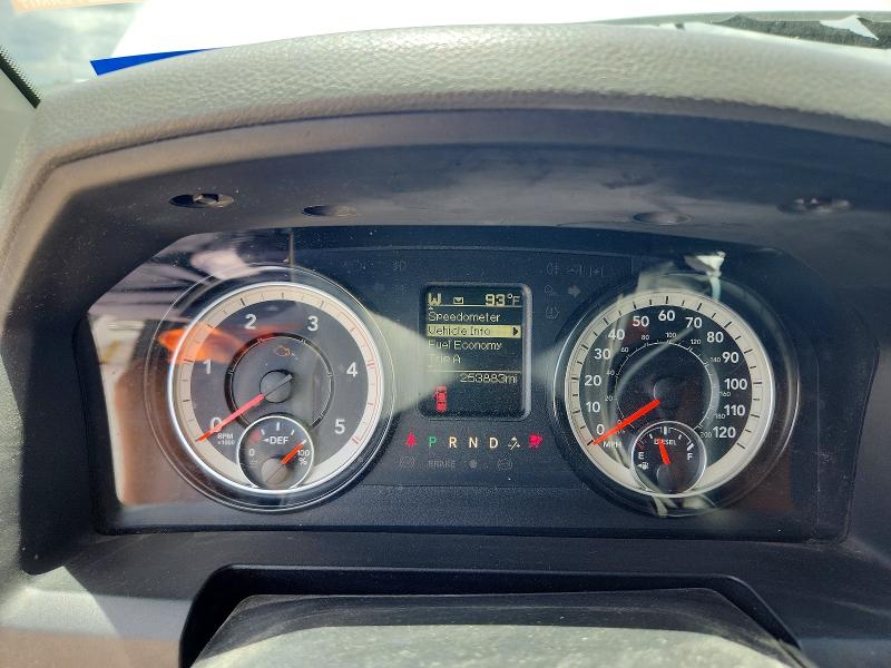 56334896 :رقم المزاد ، 3C6UR5HL6JG222405 vin ، 2018 Ram 2500 مزاد بيع
