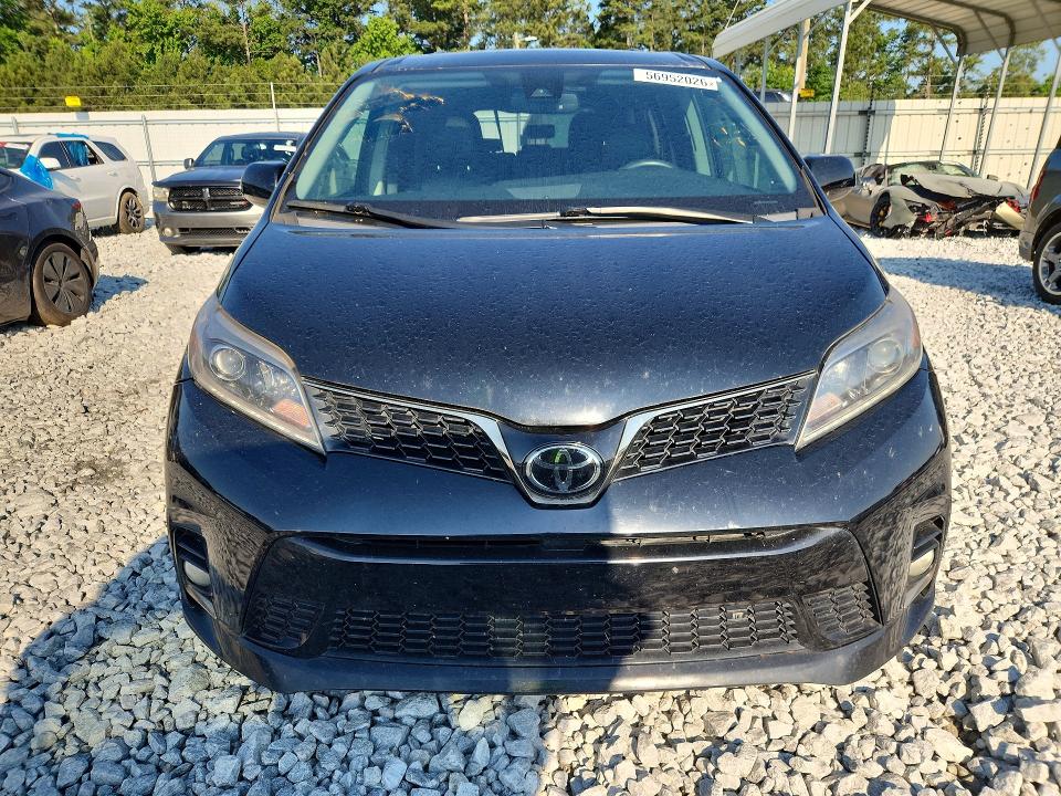 56952026 :رقم المزاد ، 5TDXZ3DC0JS955065 vin ، 2018 Toyota Sienna مزاد بيع