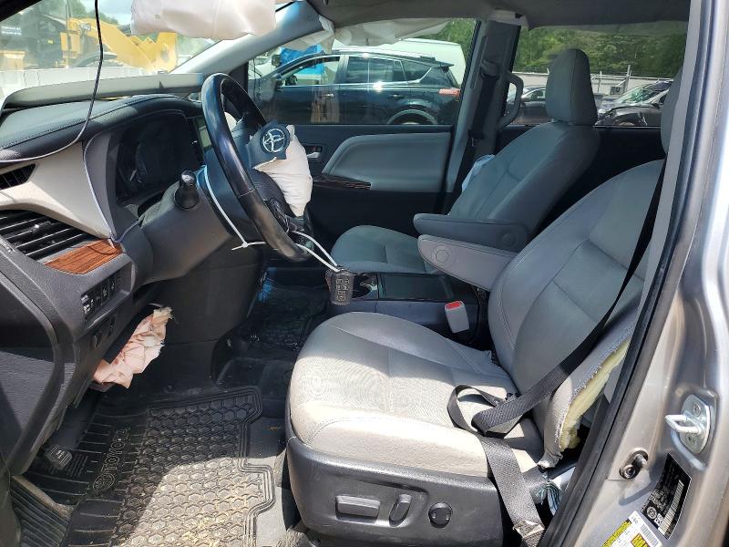 56933156 :رقم المزاد ، 5TDYZ3DC6HS840470 vin ، 2017 Toyota Sienna مزاد بيع