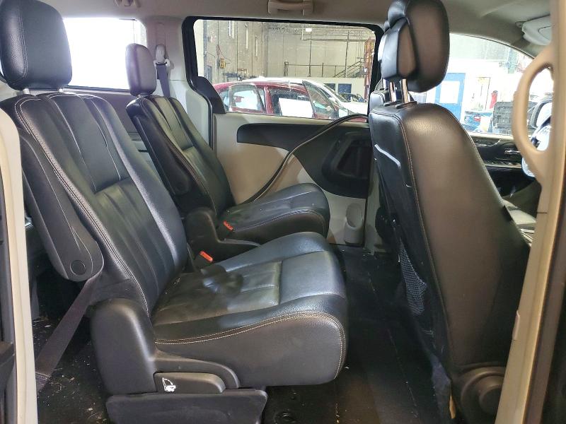 57245596 :رقم المزاد ، 2C4RC1BG8FR637831 vin ، 2015 Chrysler Town & Country مزاد بيع