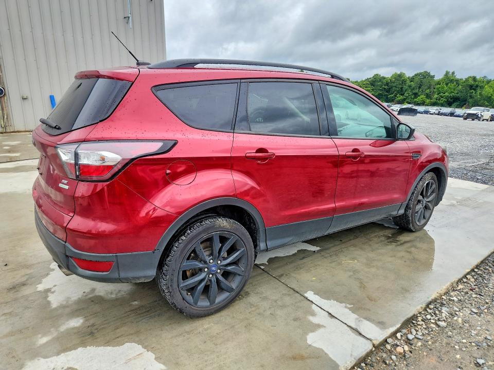 Продаж на аукціоні авто 2018 Ford Escape, vin: 1FMCU0GD4JUD33916, номер лоту: 57628386