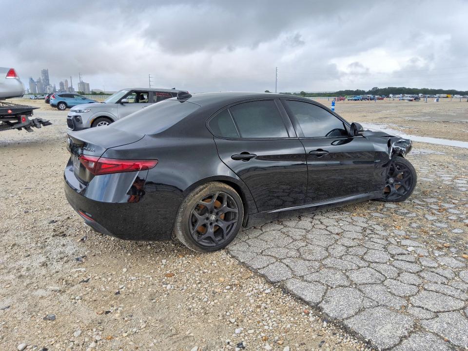 55947256 :رقم المزاد ، ZARFAMANXM7646366 vin ، 2021 Alfa Romeo Giulia مزاد بيع