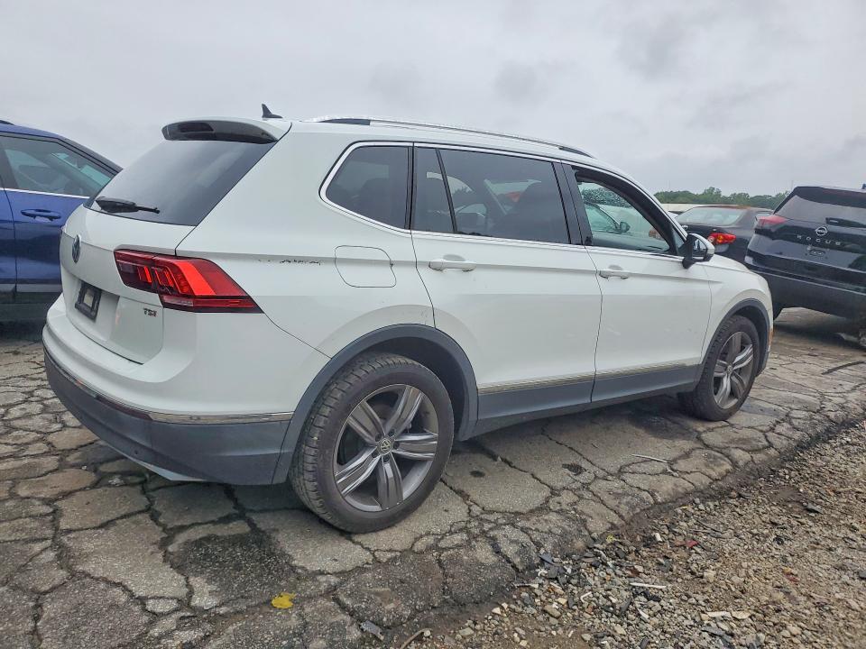 57331156 :رقم المزاد ، 3VV5B7AX5JM090881 vin ، 2018 Volkswagen Tiguan مزاد بيع