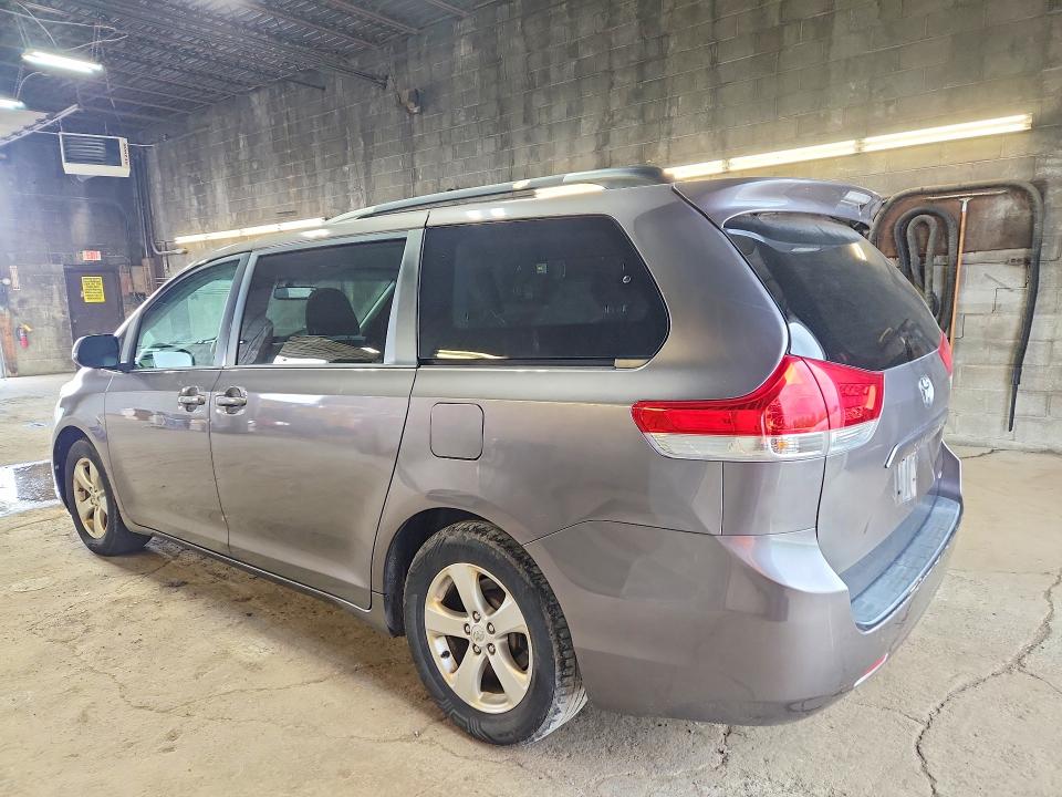 2011 Toyota Sienna მანქანა იყიდება აუქციონზე, vin: 5TDKK3DC8BS142556, აუქციონის ნომერი: 57638356