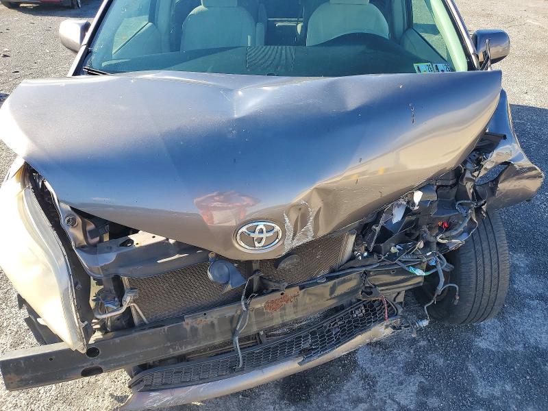 2011 Toyota Sienna მანქანა იყიდება აუქციონზე, vin: 5TDKK3DC3BS106810, აუქციონის ნომერი: 57032186