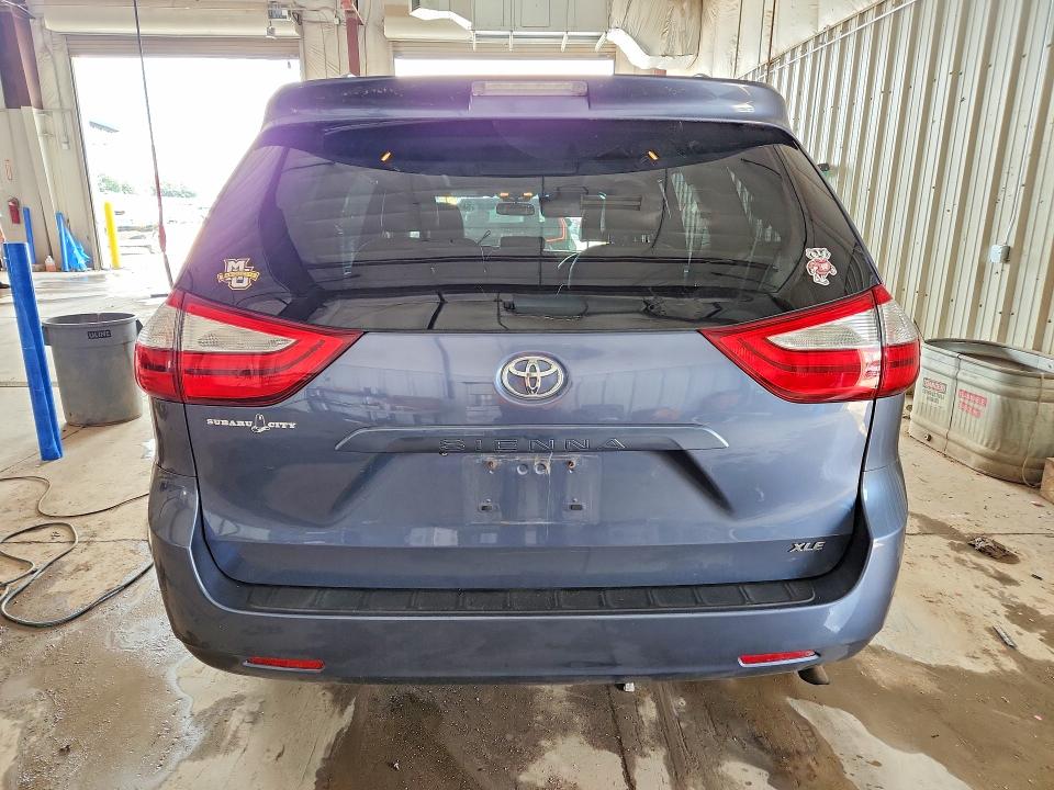 2015 Toyota Sienna მანქანა იყიდება აუქციონზე, vin: 5TDYK3DC9FS599490, აუქციონის ნომერი: 58578556