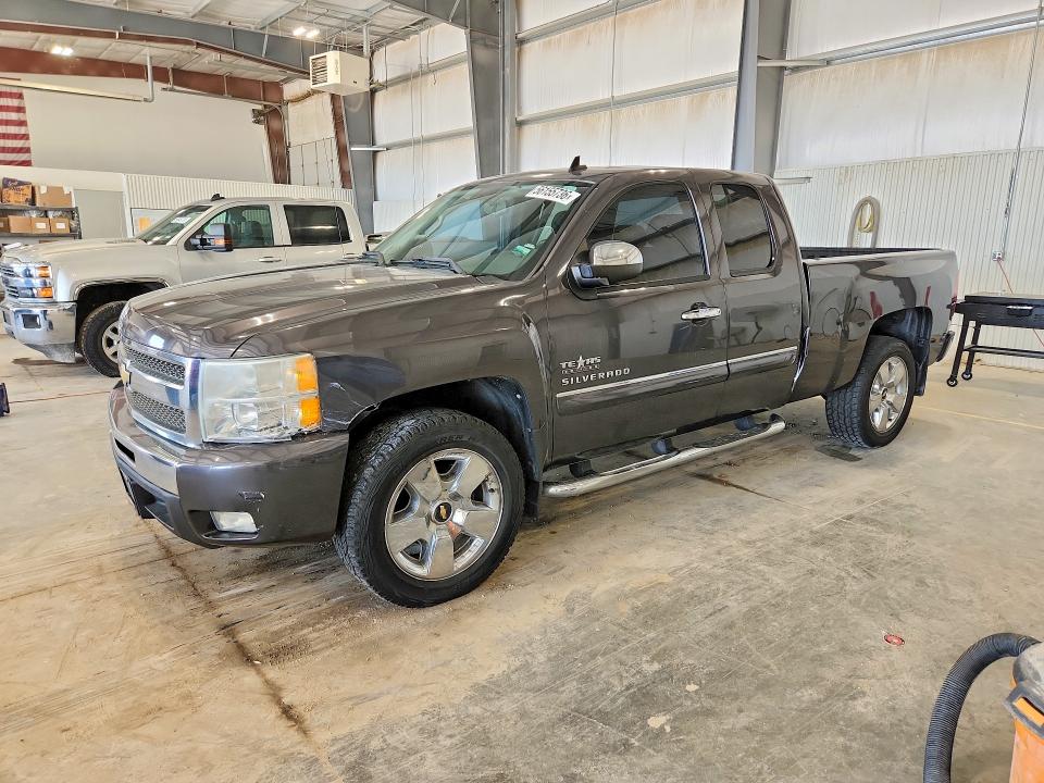 Auction sale of the 2011 Chevrolet Silverado, vin: 1GCRCSE03BZ298092, lot number: 56155736
