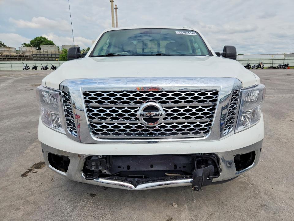 58104416 :رقم المزاد ، 1N6AA1E56JN513749 vin ، 2018 Nissan Titan مزاد بيع