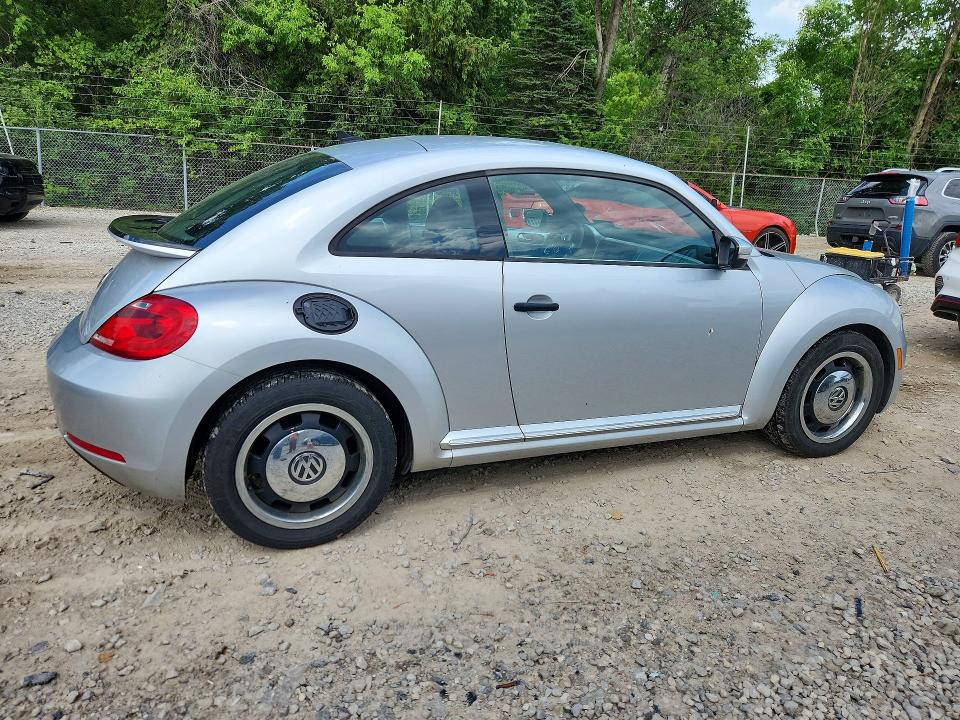 2015 Volkswagen Beetle მანქანა იყიდება აუქციონზე, vin: 3VWF17AT9FM606893, აუქციონის ნომერი: 55295386