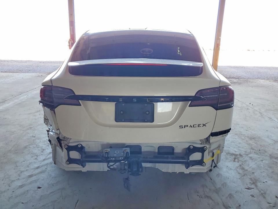 57268176 :رقم المزاد ، 7SAXCBE51PF385766 vin ، 2023 Tesla Model X مزاد بيع