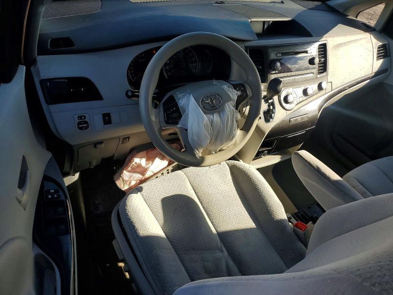 2011 Toyota Sienna მანქანა იყიდება აუქციონზე, vin: 5TDKK3DC3BS106810, აუქციონის ნომერი: 57032186