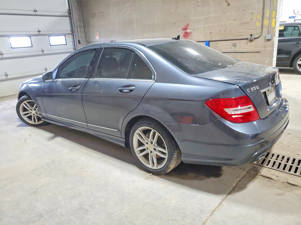 2014 Mercedes-benz C მანქანა იყიდება აუქციონზე, vin: WDDGF8AB6EG217035, აუქციონის ნომერი: 57363236