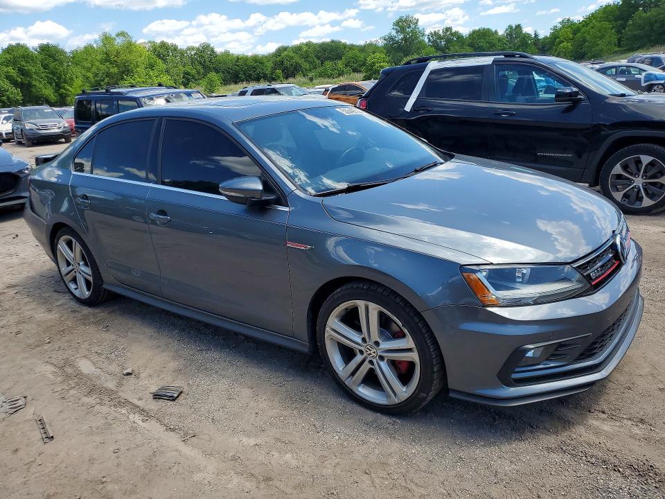 55549726 :رقم المزاد ، 3VW5T7AJ8HM320315 vin ، 2017 Volkswagen Jetta مزاد بيع