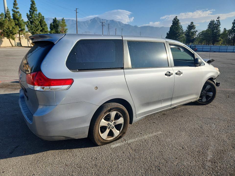 58460196 :رقم المزاد ، 5TDZK3DC7DS391089 vin ، 2013 Toyota Sienna مزاد بيع