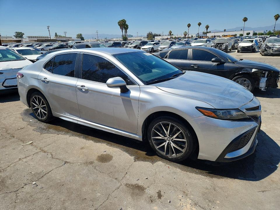 Auction sale of the 2022 Toyota Camry, vin: 4T1G11AK9NU697598, lot number: 57961666
