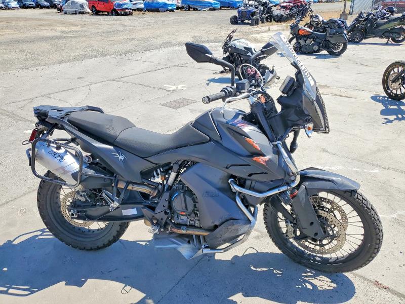 58122506 :رقم المزاد ، VBKTS6401MM805183 vin ، 2021 Ktm 890 مزاد بيع