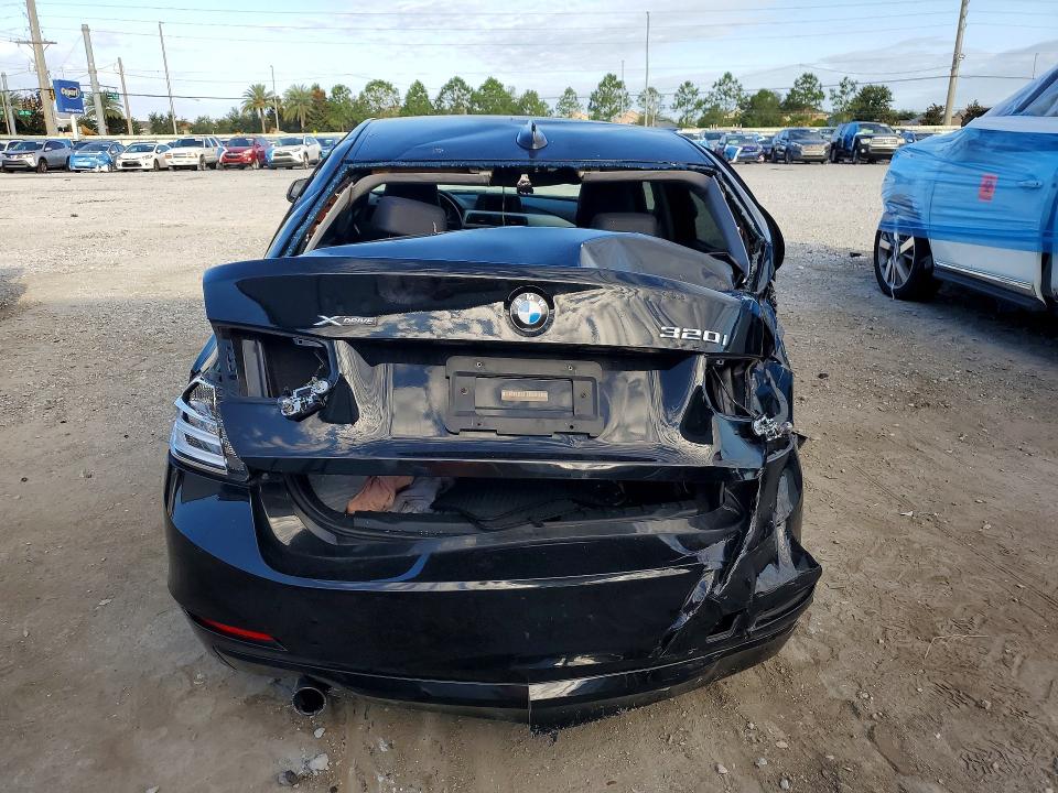 55523376 :رقم المزاد ، WBA3C3G57ENR25258 vin ، 2014 Bmw 320 مزاد بيع