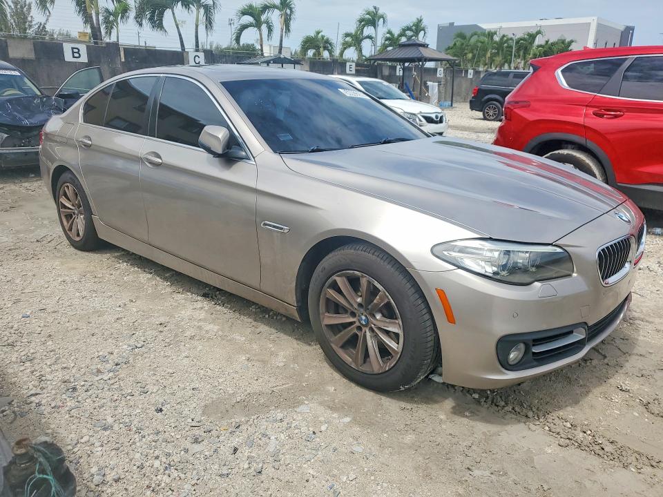 56003286 :رقم المزاد ، WBA5A5C53FD522014 vin ، 2015 Bmw 528 مزاد بيع