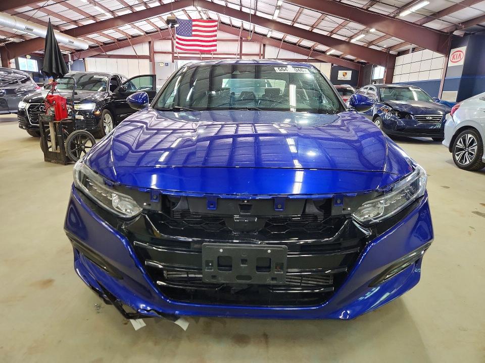 Продажа на аукционе авто 2018 Honda Accord, vin: 1HGCV1F33JA139705, номер лота: 55425046