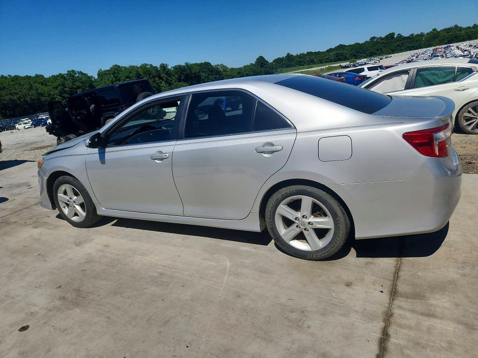 55358546 :رقم المزاد ، 4T1BF1FK3EU452977 vin ، 2014 Toyota Camry مزاد بيع