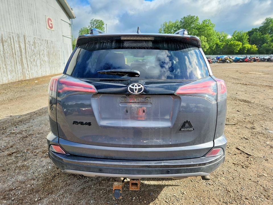 Продаж на аукціоні авто 2018 Toyota Rav4, vin: 2T3RFREV4JW823879, номер лоту: 57300106
