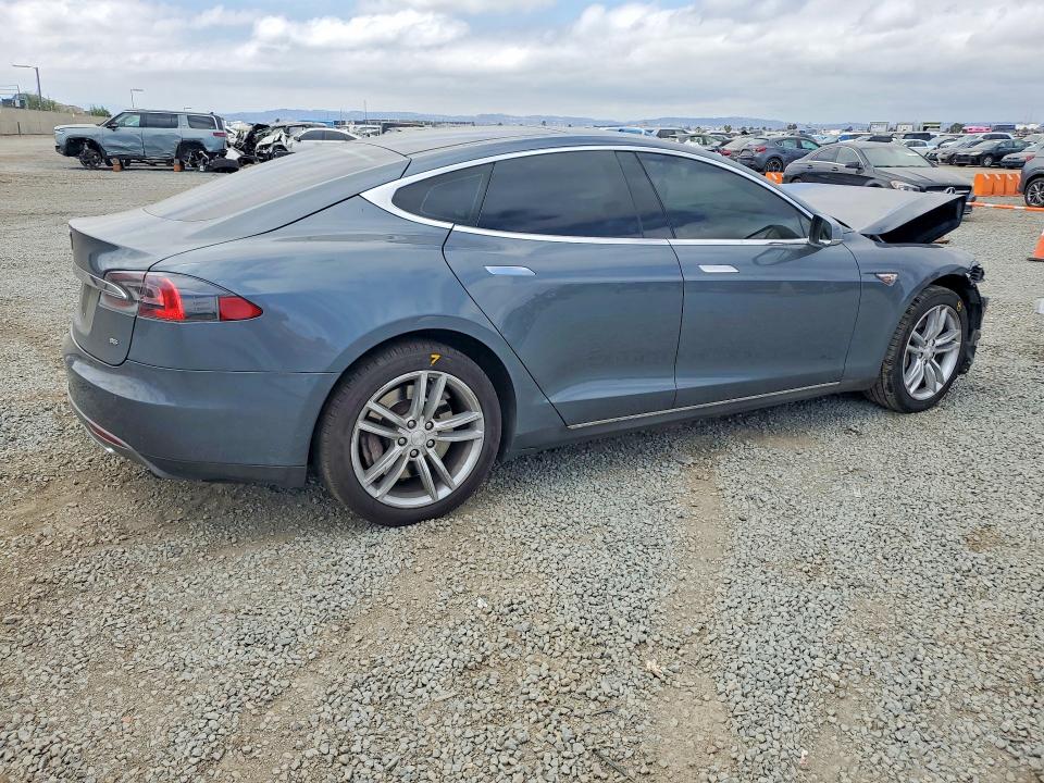57447946 :رقم المزاد ، 5YJSA1CN6DFP27377 vin ، 2013 Tesla Model S مزاد بيع