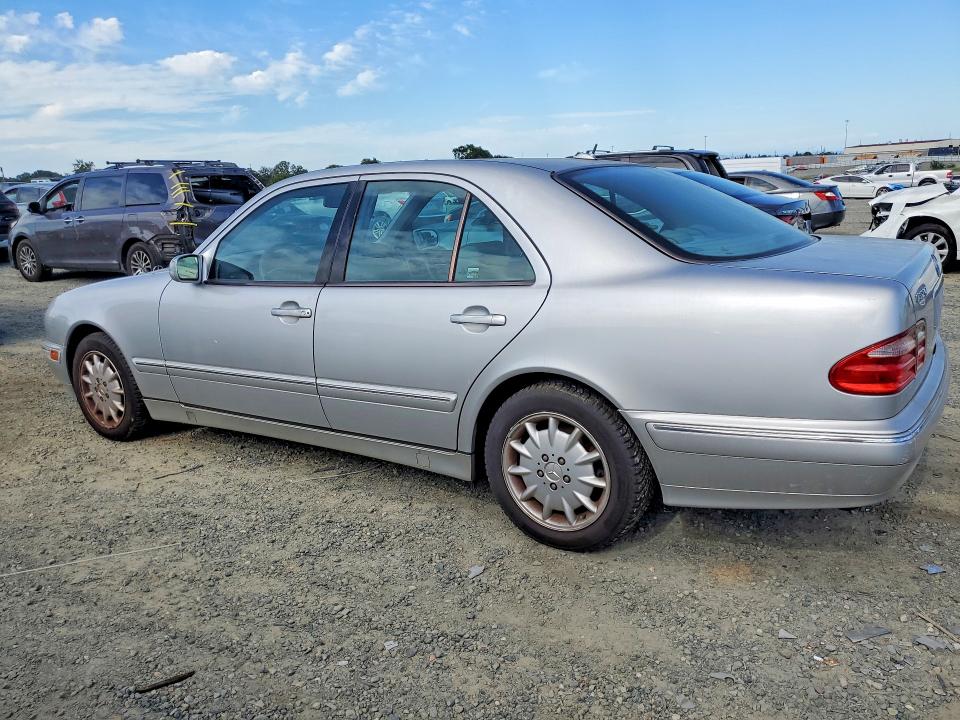 2001 Mercedes-benz E მანქანა იყიდება აუქციონზე, vin: WDBJF65J71B172327, აუქციონის ნომერი: 55476436