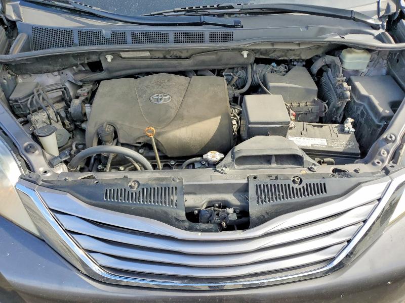 54821296 :رقم المزاد ، 5TDYZ3DC4HS828348 vin ، 2017 Toyota Sienna مزاد بيع